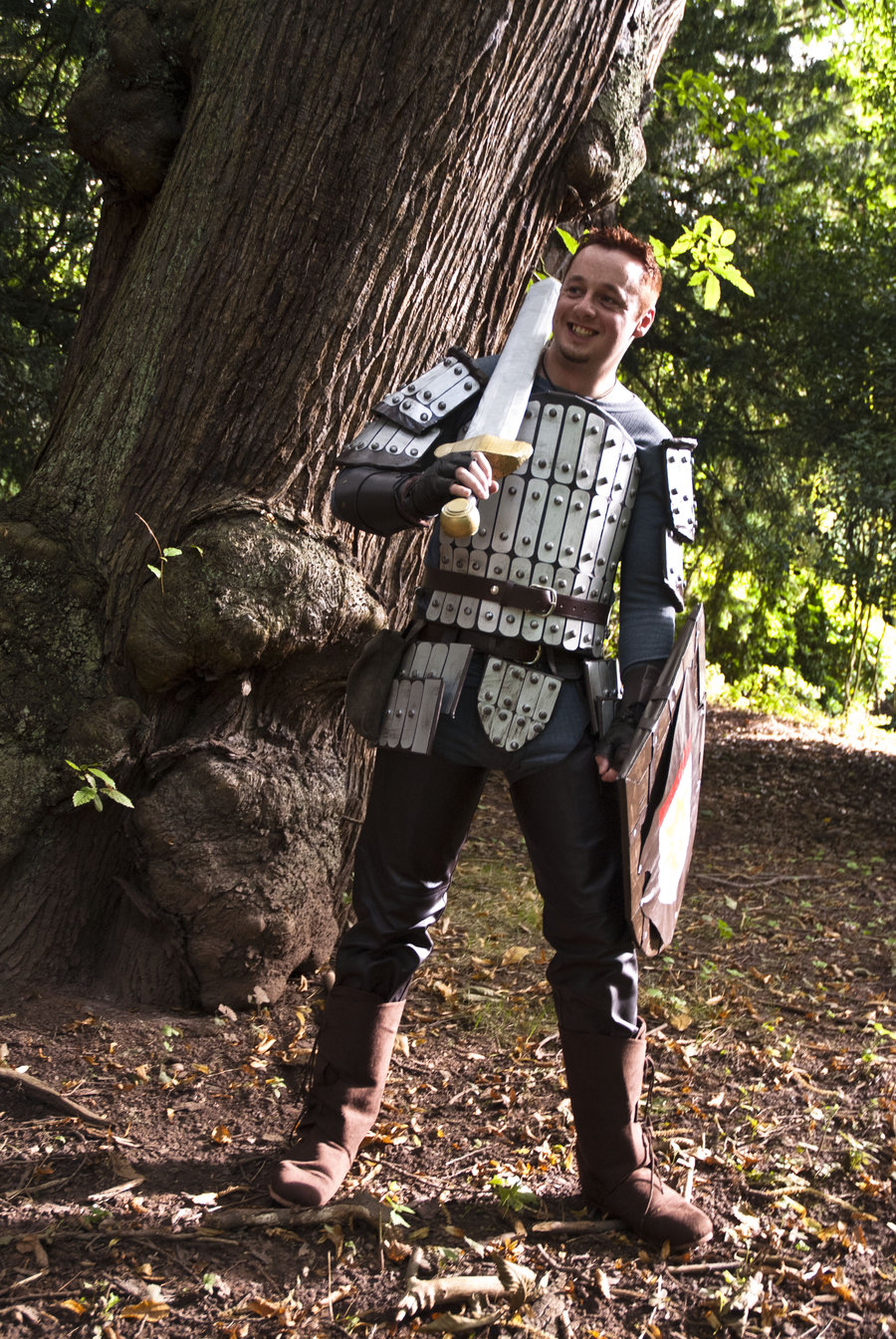 dragon_age_origins_alistair_cosplay__that_smile_by_manticoreex-d5b3rl7