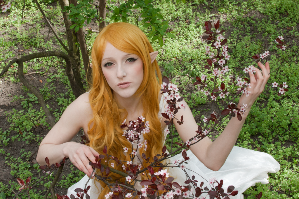 dragon_age__katriel_cosplay_by_rosenbraut-d53h8hx